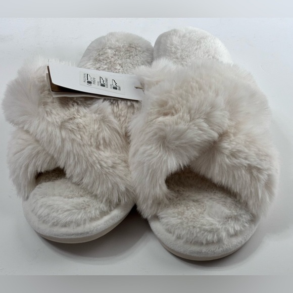 Fuzzy Cross Band Slippers by Parlovable ๐ - Picture 6 of 11